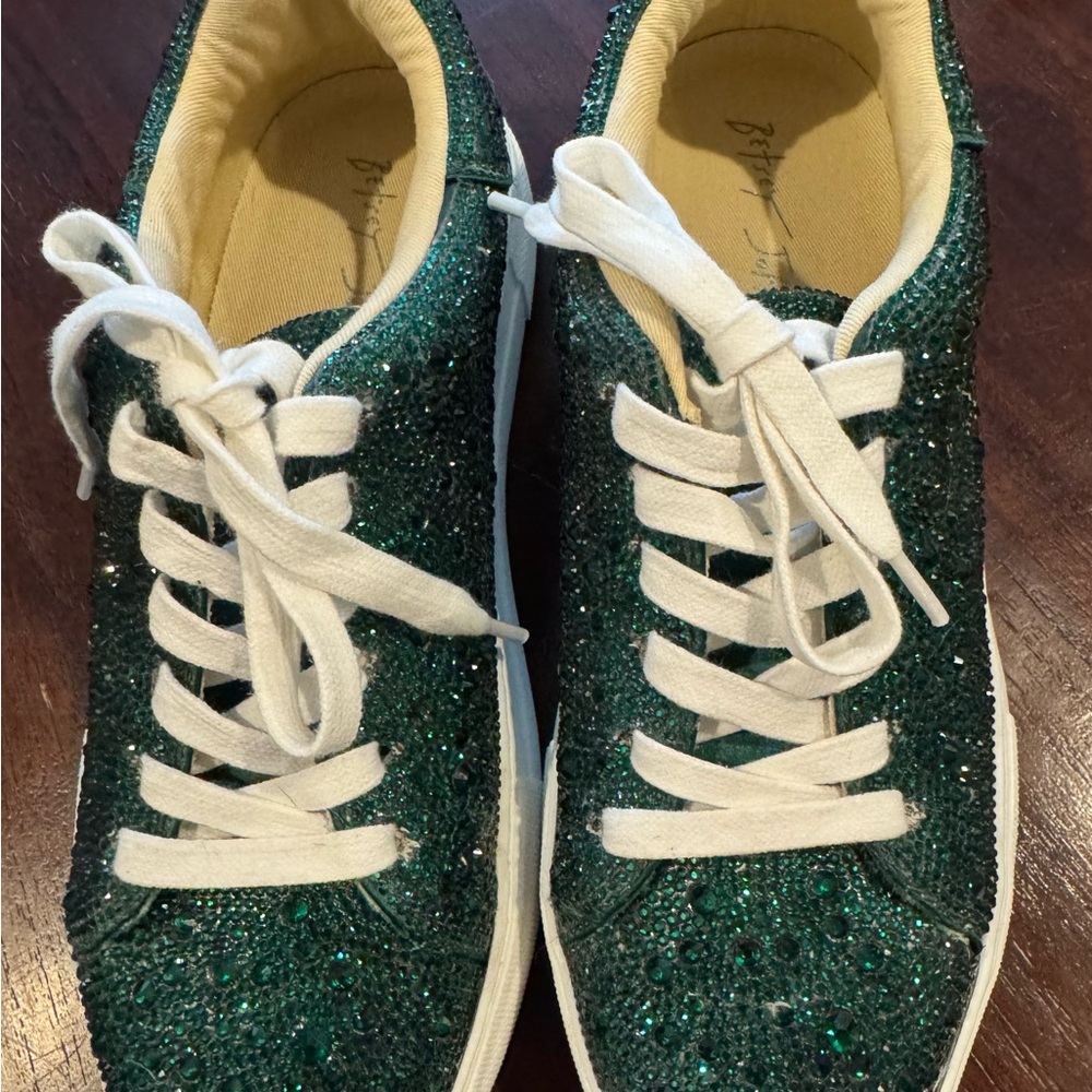 Betsey Johnson Sidny Sneakers Sz 7